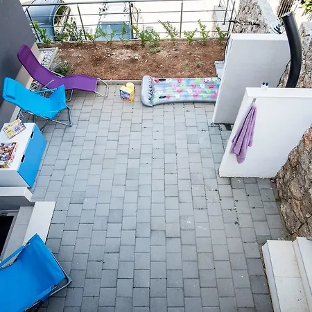 アパート Luxury Luna ニヴィーチェ