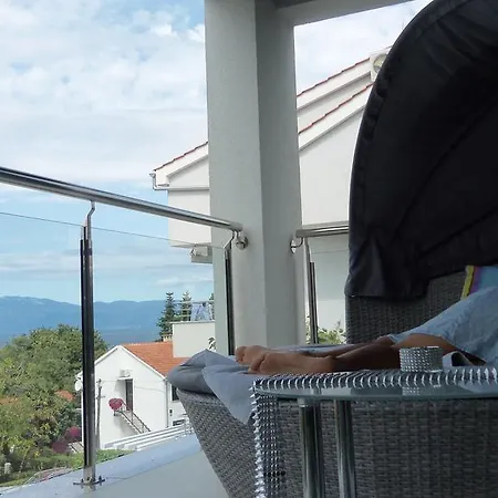 Luxury Luna アパート