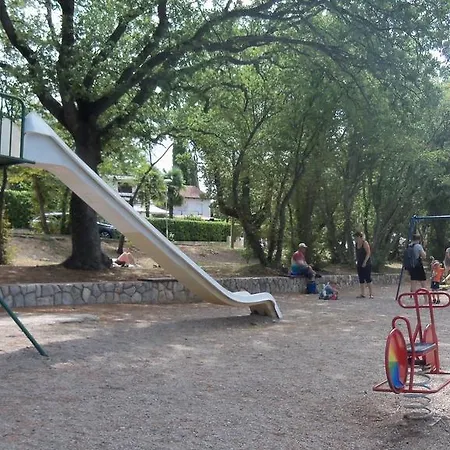 Luxury Luna アパート